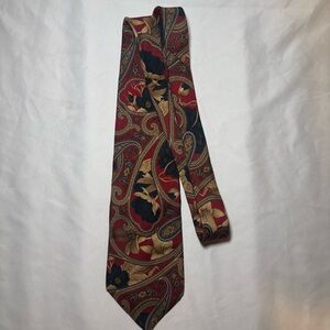 Elegant Paisley Silk Tie - Red and Gold